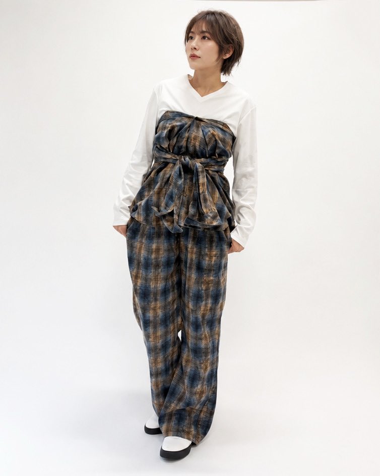 TORNADO_MART_O's tweet photo. 30TH ANNIVERSARY COLLABORATION

KAIKI KIMURA×TORNADO MART

女性にもおすすめのコラボITEM。
セットアップはもちろん、シャツをビスチェ風にアレンジして、手形デザインを見せる着こなしもおすすめ！

【着用サイズ】
160cm/普段レディースM
シャツS/パンツS/カットソーM

#TORNADOMART #木村魁希 https://t.co/mm2SNjz4wf