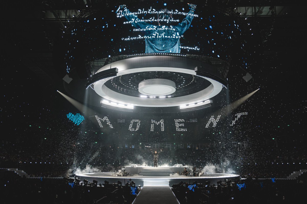 TripleclickTH's tweet photo. “นนท์ ธนนท์” เสิร์ฟเวที 360° กลางอิมแพคปิดฉาก “ARENA ENCORE” พร้อมประกาศ EP.04 ปีหน้า “จัดร้อนหน่อยนะครับ” เตรียมบุก “ราชมังฯ”

#THEMOMENT_ARENAENCORE
#NONTTANONT
#LOVEiSSHOWBiZ
#LOVEiSENTERTAINMENT

“Arena Encore” สร้างปรากฏการณ์เวทีรอบทิศกลาง IMPACT ARENA “นนท์ ธนนท์” จัดเต็มทั้งเพลง แสง สี เสียง พร้อมแขกรับเชิญสุดเซอร์ไพรส์ ก่อนประกาศก้าวต่อไปในปีหน้า กับ EP.04 ฉลอง 15 ปีบนเส้นทางศิลปิน เตรียมพบความยิ่งใหญ่ครั้งใหม่ที่ “ราชมังคลากีฬาสถาน” พร้อมทิ้งท้าย “ปีหน้าร้อนหน่อยนะ แต่น่าจะกดบัตรง่ายขึ้น” โปรดติดตามรายละเอียดอย่างเป็นทางการเร็ว ๆ นี้!

เรียกได้ว่าเป็นอีกหนึ่งค่ำคืนที่เต็มไปด้วยโมเมนต์สมชื่อ สำหรับ “นนท์ ธนนท์” ศิลปินเดี่ยวจากค่าย LOVEiS ENTERTAINMENT ที่โลดแล่นอยู่บนเส้นทางดนตรีมาอย่างยาวนาน และยังคงสร้างสรรค์โชว์ใหม่ ๆ ให้แฟนเพลงได้สัมผัสอยู่เสมอ ล่าสุดกับคอนเสิร์ต “มาม่า Presents NONT TANONT THE MOMENT OF SPECTACLE : ARENA ENCORE” ที่กลับมาสานต่อความสำเร็จจากครั้งก่อน พร้อมยกระดับโชว์ให้ยิ่งใหญ่ขึ้นอีกขั้น ด้วยการเนรมิตเวทีกลางฮอลล์ IMPACT ARENA ให้แฟน ๆ ได้ใกล้ชิด “นนท์” จากทุกมุม พร้อมจัดเต็มทั้งดนตรี แสง สี เสียง และโปรดักชันตลอดสองรอบการแสดง เมื่อวันที่ 3-4 ต.ค. 2569 ณ อิมแพ็ค อารีน่า เมืองทองธานี

https://t.co/Tj0ZhH7vCl