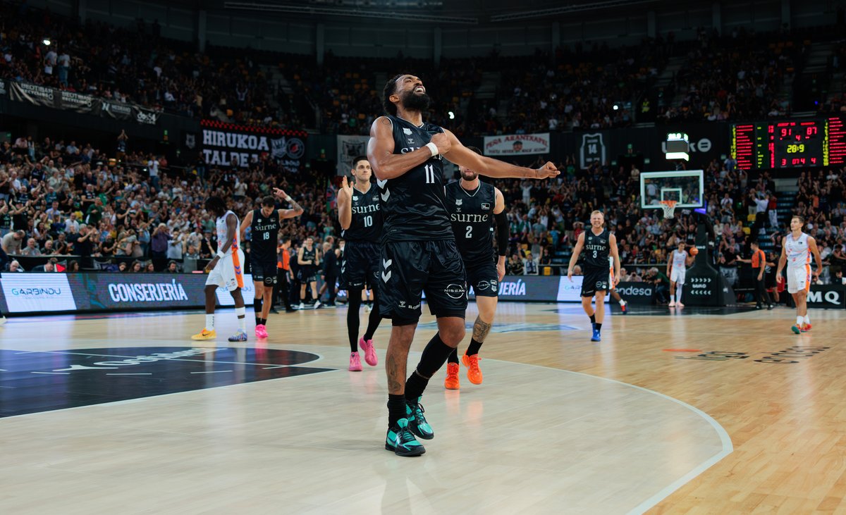 ACBCOM's tweet photo. POV: metes un triplazo decisivo en los momentos finales 😎

🤪 @DHilliard6X 

@bilbaobasket | #LigaEndesa https://t.co/gXGoyk9dJB