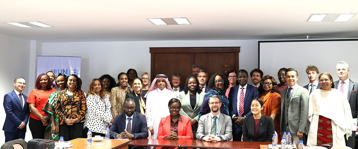 UK_AfricanUnion's tweet photo. 🇬🇧Amb. @AdamDrury co-chaired the AU Gender Partners Group with @unwomenAU and @JapanMissionAU, bringing together partners working to advance the rights of women and girls across Africa.

Every girl deserves to live free from violence and reach her full potential #DayOfTheGirl https://t.co/2wP8mfrMtz