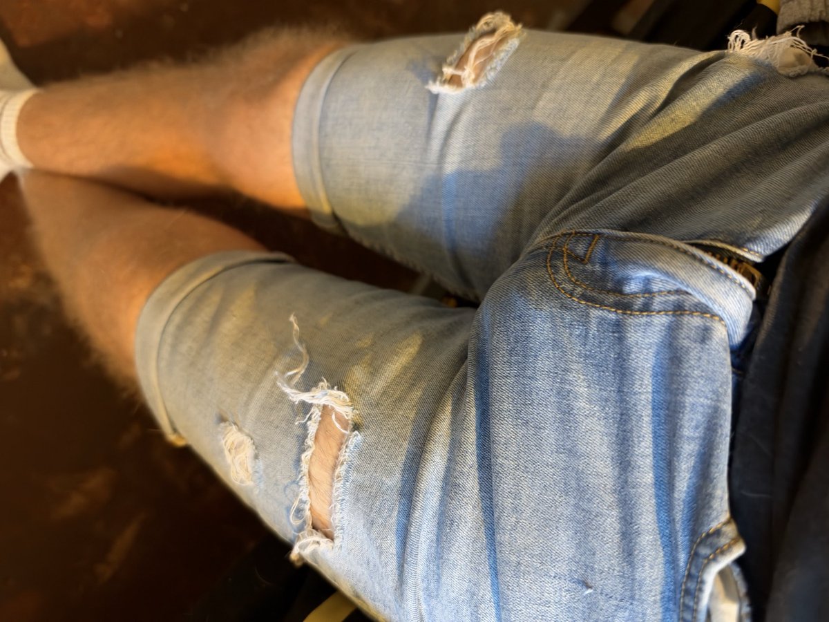 carl04227631's tweet photo. No hiding this midgets bulge today comment if you’d wanna see what’s causing the bulge #horny #bulge #midget #fetish #jeanbulge #smallman #gay #print https://t.co/942F9tK3Qy