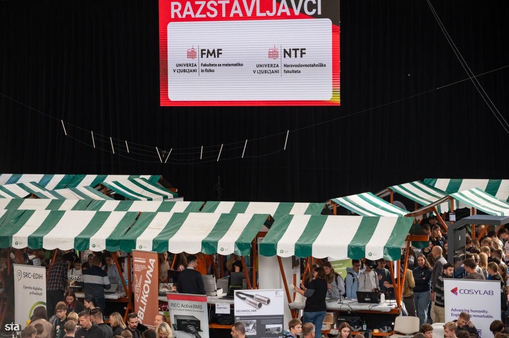 STAkrog's tweet photo. 🤖 Na Gospodarskem razstavišču bo v sredo, 21. 10., potekala Arena tehnologij. 

Več informacij najdete na: https://t.co/qtlernNldg 

#tehnologija #razvoj @LjTehnoloski 

STA to vsebino zagotavlja v sodelovanju s Tehnološkim parkom Ljubljana. https://t.co/Fz4SaBBB09