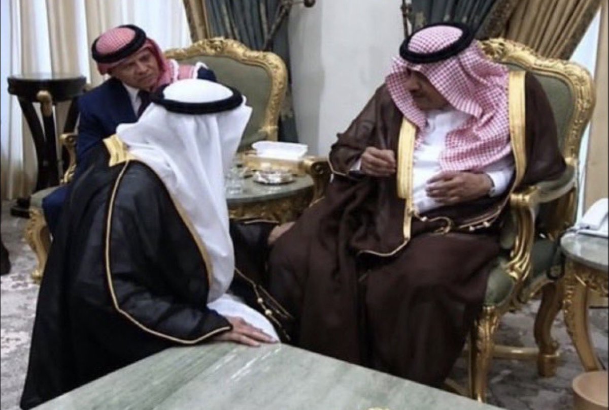 Ji3o5i's tweet photo. @A7medMansoori راسك تحت رجل كل سعودي انت وحكومتك ياطقوع https://t.co/CIL7ckdvBA