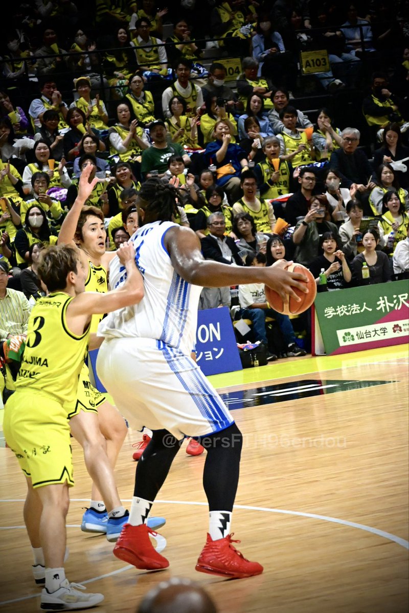 89ersFTH96endou's tweet photo. ダンダンよくなる、かじゅま⛹️‍♂️

そして、このマッチアップは事故過ぎる🫣誠也が助けに来てくれたけど、それでもこの体格差😵

#岡島和真
#船生誠也
#vs三河 https://t.co/HBWxH0ZFWy