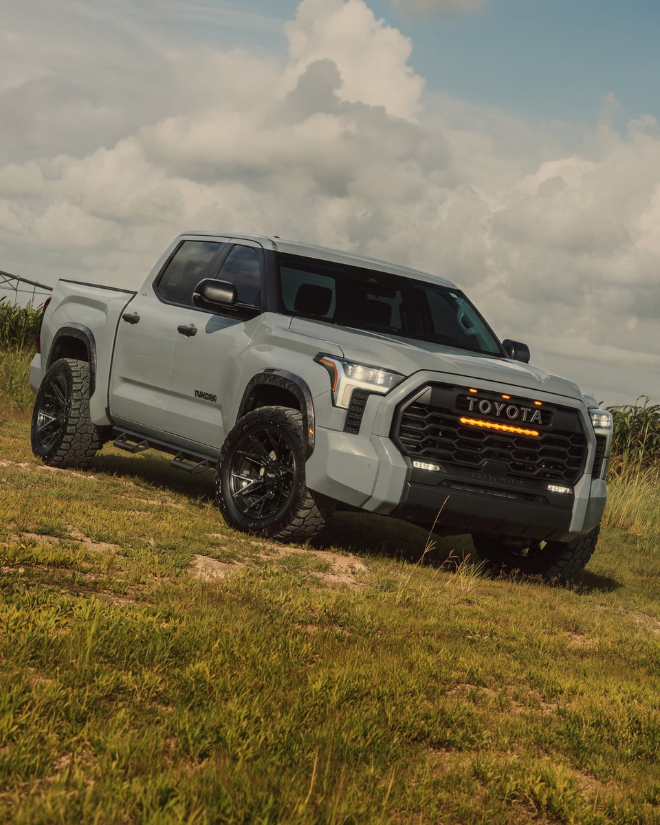 4PlayWheels's tweet photo. Toyota Tundra on our all-new Brushed Black 20x10 4P40 wrapped in 33x12.5x20 @falkentire
Available now!
#4PLAYWheels #Tundra #ToyotaTundra #TRD #SR5 https://t.co/e7haijRI4G