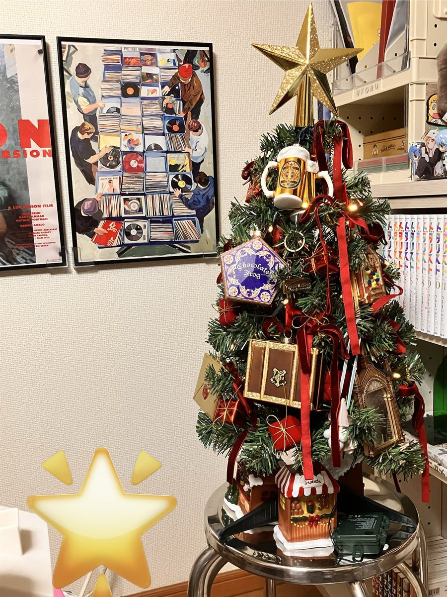 ezew01204's tweet photo. 今年もツリー出した！！
ハリーポッターの飾り付けしたよ https://t.co/PmG2OyMUcO