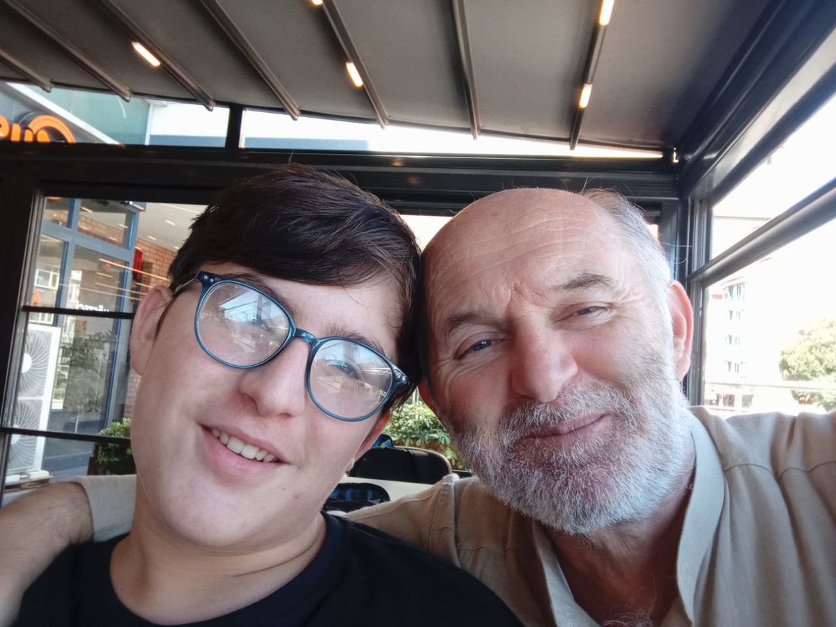 AdemCevik's tweet photo. Şehid Mursi yaşıyor! Ortanca oğluma Cahid Mursi Sirac Çevik ismini verdik
11Ekim2013 doğumlu
Ortaokıl son sınıfta
Ya rabb bizleri ailelerimizi nesillerimizi muttakilerden ve muttakilere önderlerden eyle furkan74/77
Bizlere şahitlik/şehitlik nasibet @ADEMcevik @CocukHaklariDe Başk https://t.co/Z8Wm9Zf9Mi