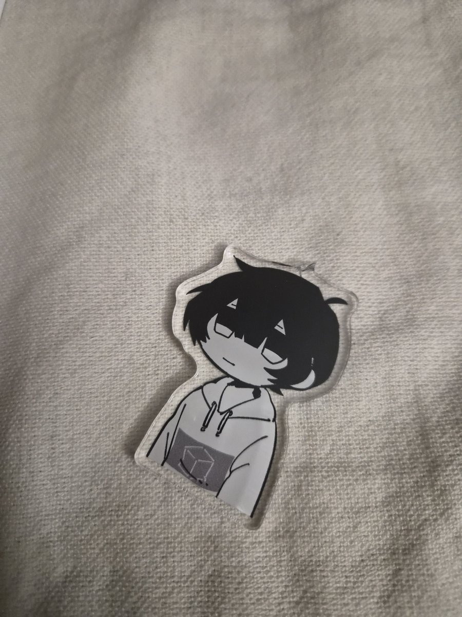 erzia39's tweet photo. 산지 하루됐는데 키링이 벌써부터 뽀개지면 어떡하라는 거죠... https://t.co/7FHQkMD7v4