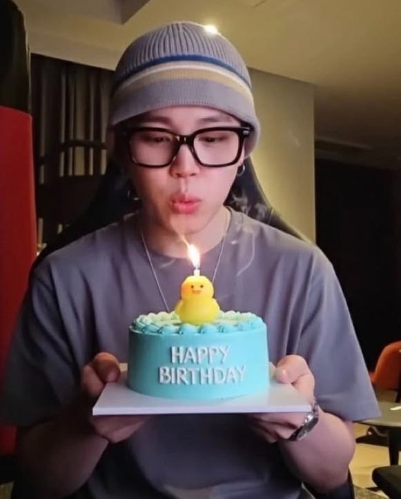 btschartsxdaily's tweet photo. 🎂 RT & REPLY 🎂

HAPPY BIRTHDAY JIMIN
#ItBoyJiminDay
#31YearsOfSincerity
#OctoberMagicJimin
#1013Muse
#OurLightJimin
#BornForTheStageJimin
#HealingVoiceJimin 
#LegendMakerJimin
#PapacitoJimin
#CutieSexyLovelyBrainyJimin
#WithJiminTillTheEnd
#단한번뿐인_아티스트_지민
#매일_지민이를_생각해
GOOD HUMAN JIMIN
OUR PRIDE JIMIN
THANK YOU JIMIN