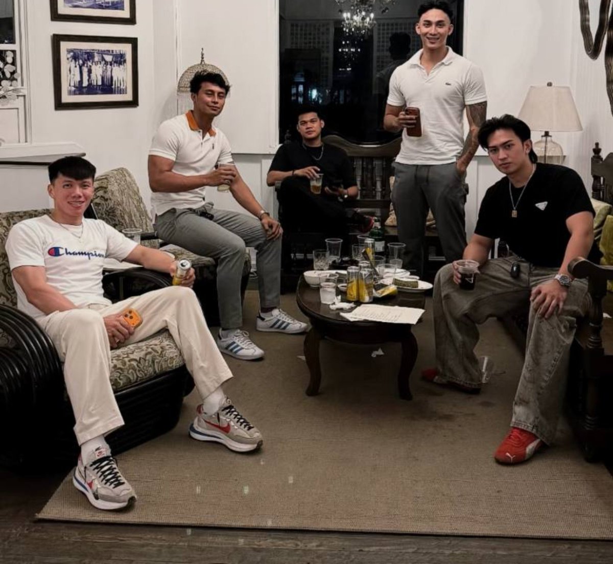 namecannotbeblu's tweet photo. mga legendary sa wabad #iykyk #sponkydavao #bookingph #alterdavao #alterph https://t.co/kvjsdqKtO2