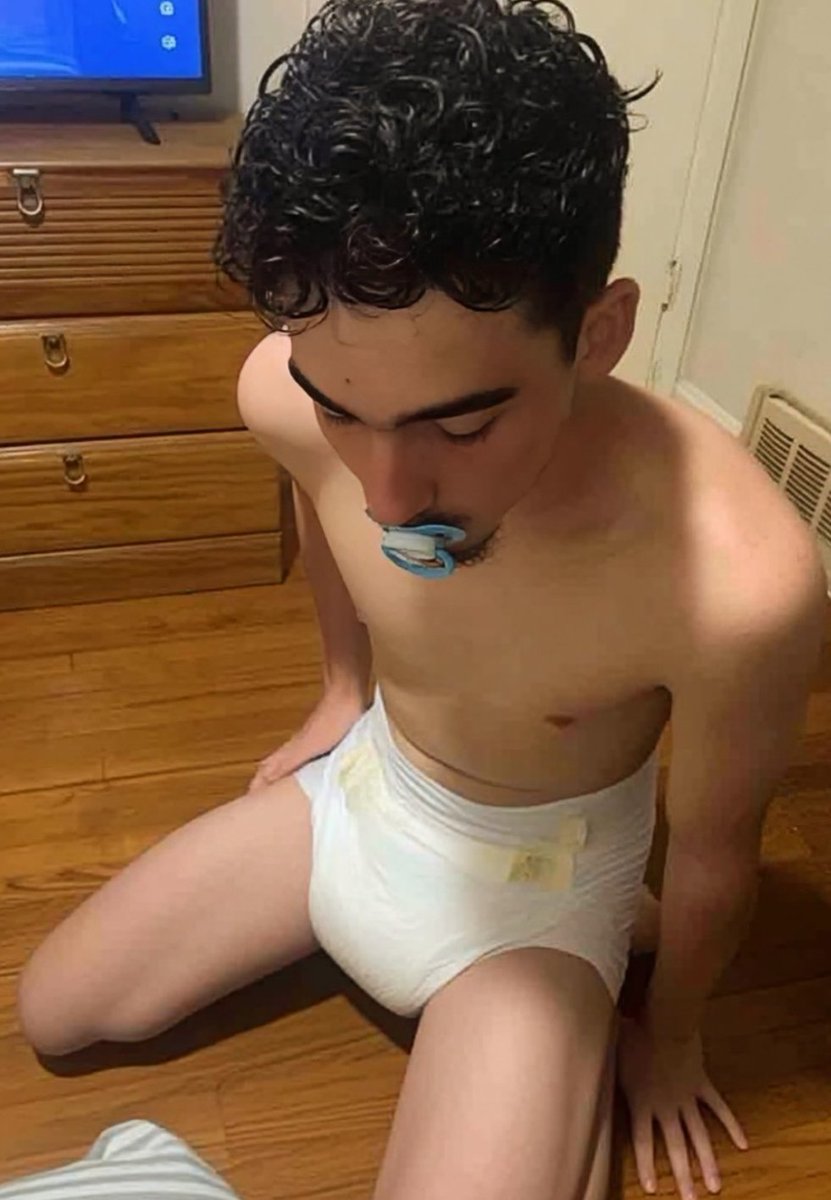 DiapersExposed's tweet photo. "Alpha" really isn't living up to his name 😂 with no resistance, knowing I'm going to post it and ruin his online life forever he sends me more pics 😈 https://t.co/UBkerWCdXB
