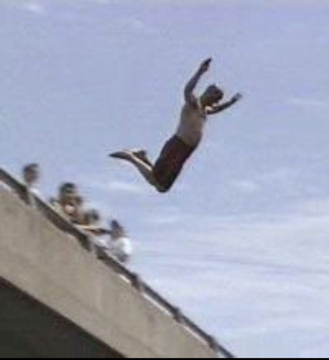 Applebeej69's tweet photo. Eagles lost Sunday, no woman is texting me,and been at work since 5am https://t.co/NnW8BGbFeY