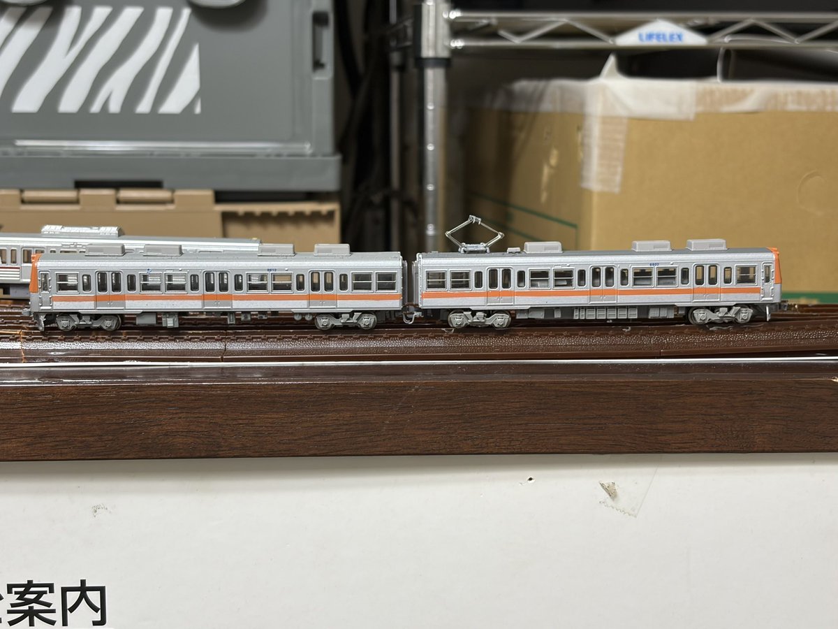 Ketama8001's tweet photo. #けーたま重機整備 
北陸鉄道浅野川線の8902F落成…！
陸送セットの車両を活用して製作…していたところ製品化というタイミングの悪さ…
床下機器も実車同様に正規化してます。
スノープラウはプラ板で1から作成しています。 https://t.co/SiJatIe9Mb