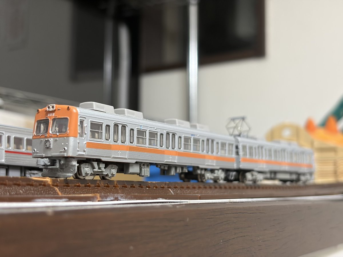 Ketama8001's tweet photo. #けーたま重機整備 
北陸鉄道浅野川線の8902F落成…！
陸送セットの車両を活用して製作…していたところ製品化というタイミングの悪さ…
床下機器も実車同様に正規化してます。
スノープラウはプラ板で1から作成しています。 https://t.co/SiJatIe9Mb