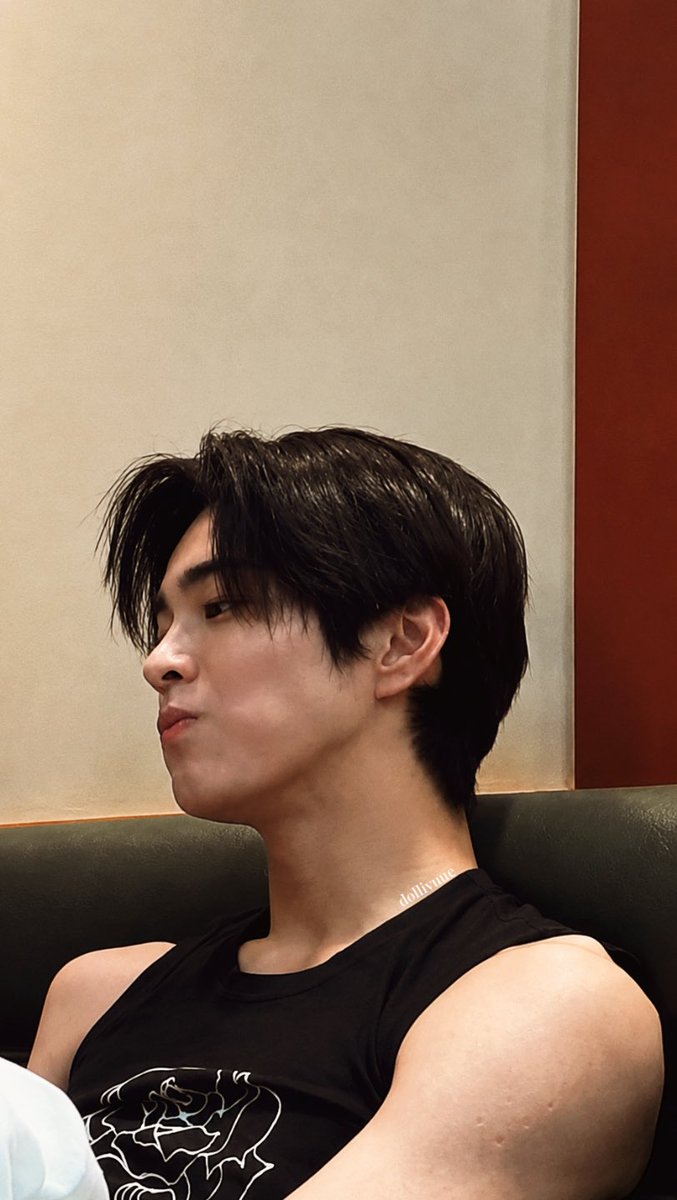 dollivuue's tweet photo. the side profile, the hair, AHN KEONHO IS EVERYTHING https://t.co/EQgRBoXcma