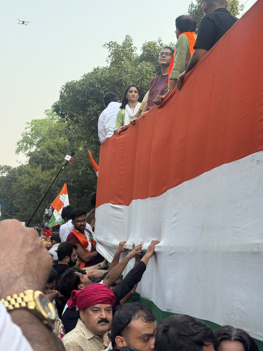 pranavpradhi1's tweet photo. It was so good to see @Phogat_Vinesh at the forefront today. She’s one of the faces of resistance against this government. A champion on and off the mat, she continues to inspire so many of us. ❤️✊ https://t.co/y6wbhJCMV5