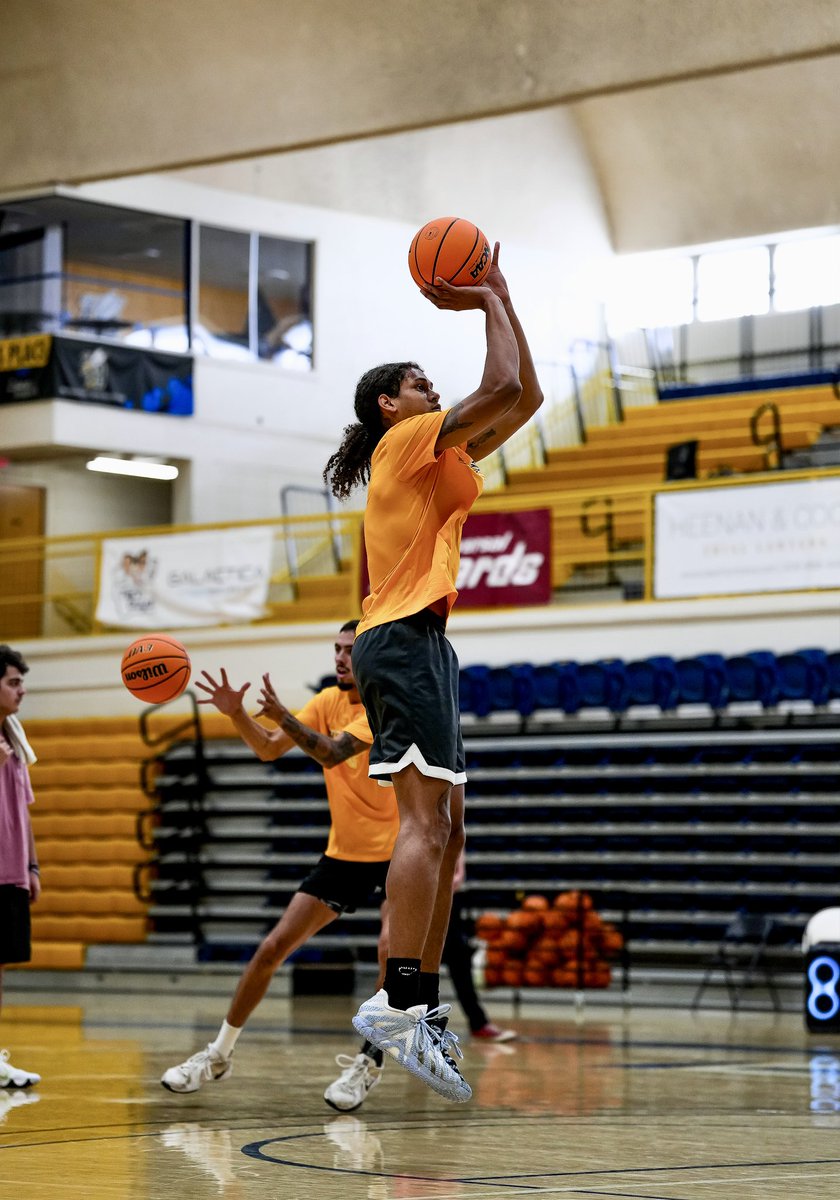 MSUBMBB's tweet photo. 𝓕𝓲𝓻𝓼𝓽 𝓛𝓸𝓸𝓴👀

Welcome back Croix Cox🔥

#MSUBSPORTS | #MSUBMBB | #DRC https://t.co/ZLvXsDCi0O