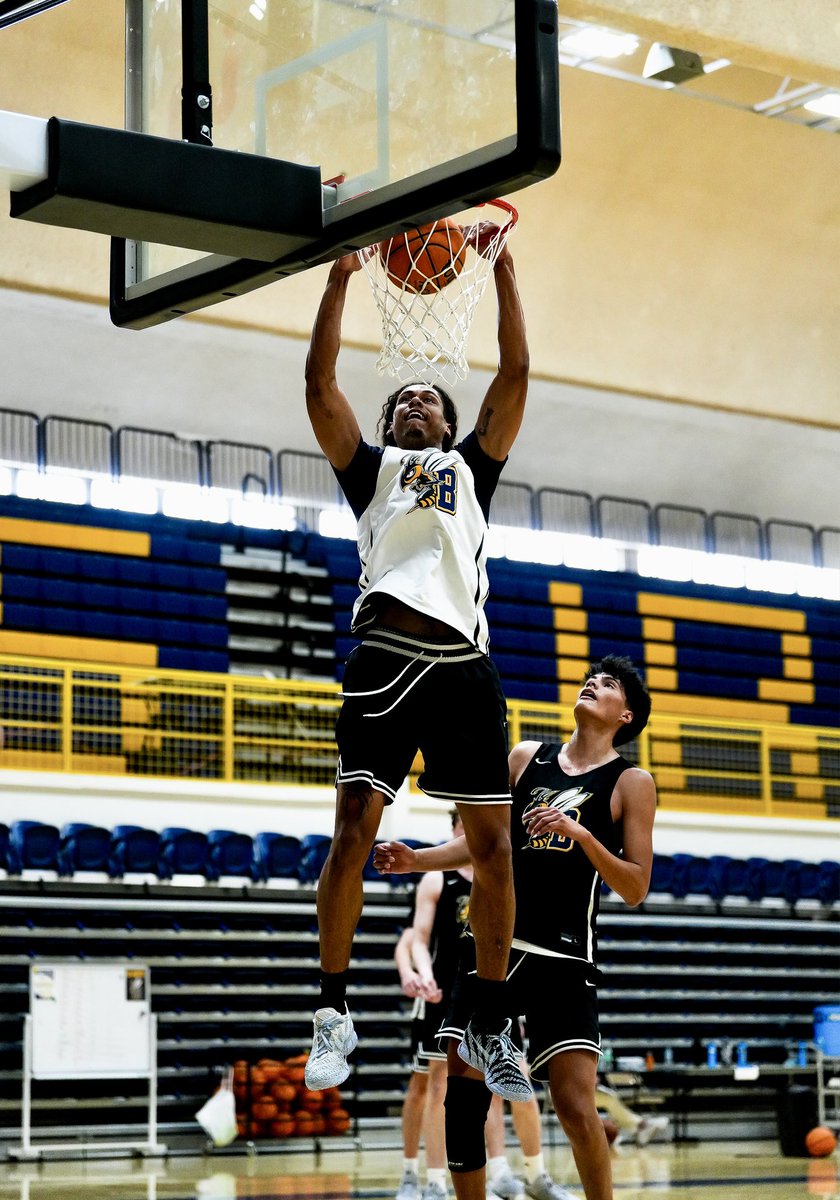 MSUBMBB's tweet photo. 𝓕𝓲𝓻𝓼𝓽 𝓛𝓸𝓸𝓴👀

Welcome back Croix Cox🔥

#MSUBSPORTS | #MSUBMBB | #DRC https://t.co/ZLvXsDCi0O