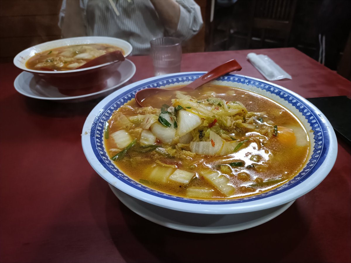 Nobinobi203's tweet photo. 走る暇が全く無い怒涛の急転直下の3連休でした。

最後は太政大臣と乾杯！（ラーメン丼でw）
わしら、よぅ頑張った！ https://t.co/IkdojirqrL