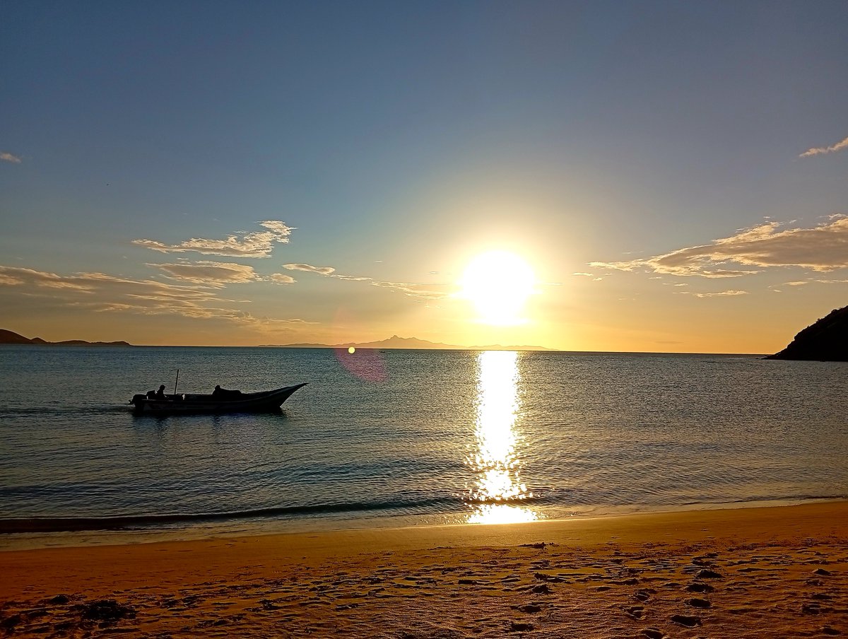 moisesandradel's tweet photo. Atardecer en Playa La Galera, Juangriego, Isla de Margarita, Venezuela, fotos tomadas, Gracias a DIOS, el 10/10/2026, entre las 17:32 y las 17:33 horas.
#DIOS #JESUCRISTO
#ESPIRITUSANTO #LaBiblia
#LaPalabraSagrada
#IsladeMargarita
#Playas
#PaisajesBellos
#Atardeceres
#Amaneceres https://t.co/OCls3pLOsJ