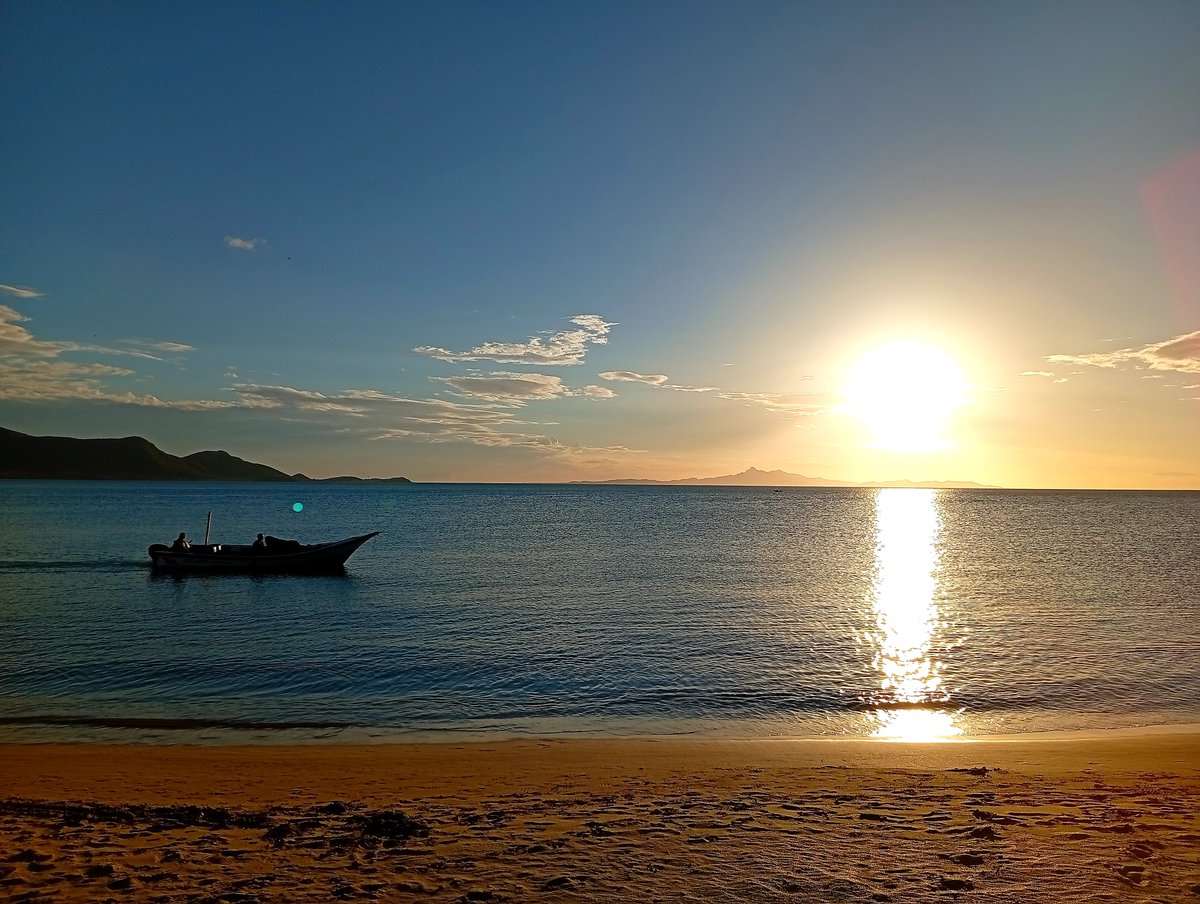 Moises2Andrade's tweet photo. Atardecer en Playa La Galera, Juangriego, Isla de Margarita, Venezuela, fotos tomadas, Gracias a DIOS, el 10/10/2026, entre las 17:32 y las 17:33 horas.
#DIOS #JESUCRISTO
#ESPIRITUSANTO #LaBiblia
#LaPalabraSagrada
#IsladeMargarita
#Playas
#PaisajesBellos
#Atardeceres
#Amaneceres https://t.co/09AuFFOeVQ