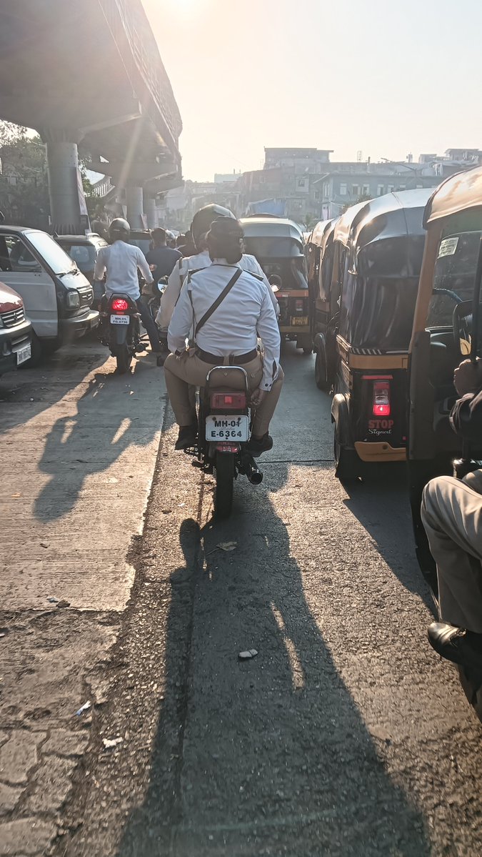 killermiller818's tweet photo. This is what it is 
Our sweet law and order arent followed by our own government 

Driving without HSRP number plate with police tag 
@MTPHereToHelp @RoadsOfMumbai @mieknathshinde @gallinews 
Location :- mention in the picture https://t.co/giEgyQLwZg