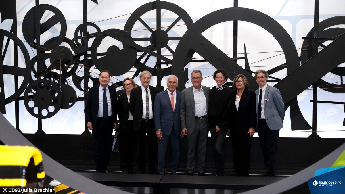 hautsdeseinefr's tweet photo. Le Large ouvre un nouveau chapitre culturel sur l’Île Seguin

Ce lundi 12 octobre, Georges Siffredi, Président du Département des Hauts-de-Seine, a inauguré le centre d’art contemporain Le Large à Boulogne-Billancourt, aux côtés de Jeanne Bécart, Vice-Présidente en charge de la culture, @pcbaguet , Maire de la @Ville_BoulogneB et Président de @GPSO_SeineOuest , de Laurent Dumas, Président-directeur général du groupe @Emerige  et Président du Large, et de Catherine Gros, Présidente du Fonds Renault pour l’Art et la Culture.

Après la Seine Musicale et le parc départemental Gauthier-Mougin, ce nouvel équipement enrichit l’offre culturelle de l’Île Seguin et rend l’art contemporain accessible au plus grand nombre.

« L’art irrigue désormais toute l’île Seguin, qui devient, aujourd’hui plus que jamais, le cœur battant de notre Vallée de la Culture, que nous continuons de développer. Depuis 2009, le Département est en effet résolument engagé dans ce projet de territoire, qui fait de la Seine un axe majeur de notre attractivité et de notre rayonnement par la culture. » 
Georges Siffredi, Président du Département des Hauts-de-Seine.