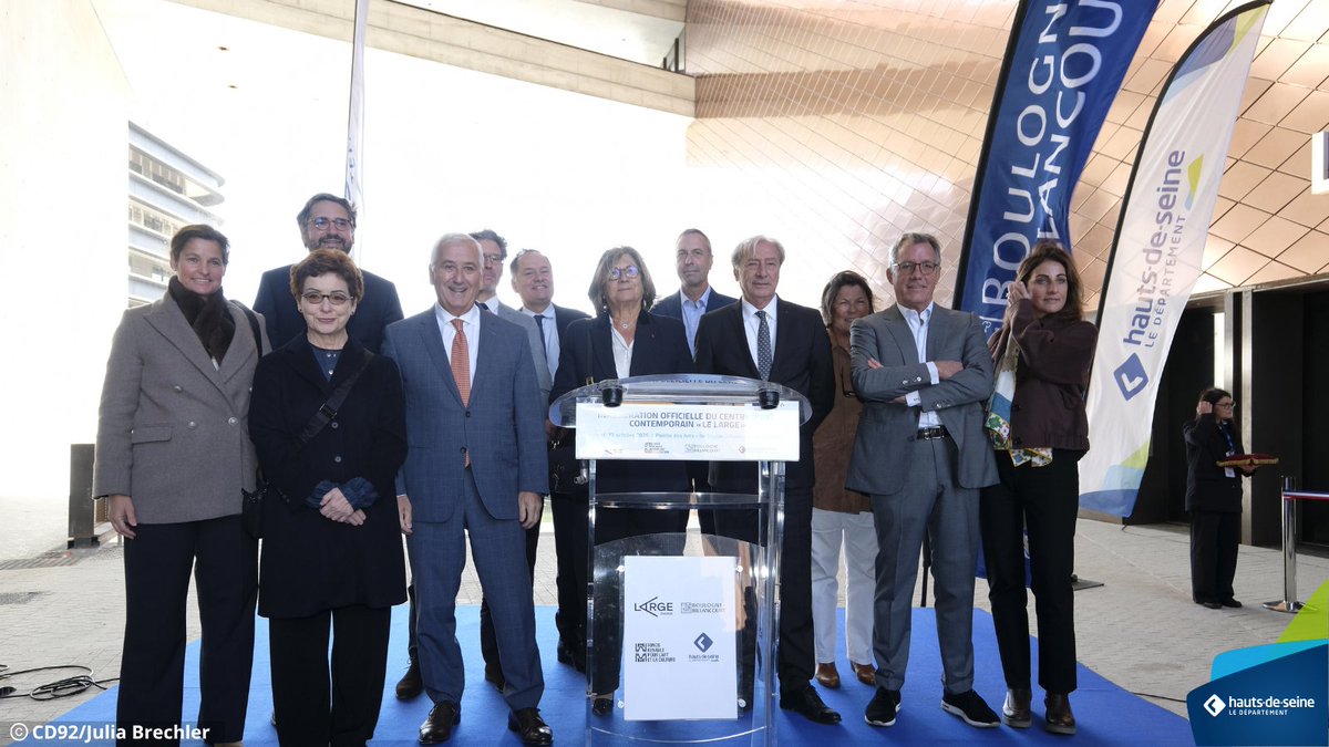 hautsdeseinefr's tweet photo. Le Large ouvre un nouveau chapitre culturel sur l’Île Seguin

Ce lundi 12 octobre, Georges Siffredi, Président du Département des Hauts-de-Seine, a inauguré le centre d’art contemporain Le Large à Boulogne-Billancourt, aux côtés de Jeanne Bécart, Vice-Présidente en charge de la culture, @pcbaguet , Maire de la @Ville_BoulogneB et Président de @GPSO_SeineOuest , de Laurent Dumas, Président-directeur général du groupe @Emerige  et Président du Large, et de Catherine Gros, Présidente du Fonds Renault pour l’Art et la Culture.

Après la Seine Musicale et le parc départemental Gauthier-Mougin, ce nouvel équipement enrichit l’offre culturelle de l’Île Seguin et rend l’art contemporain accessible au plus grand nombre.

« L’art irrigue désormais toute l’île Seguin, qui devient, aujourd’hui plus que jamais, le cœur battant de notre Vallée de la Culture, que nous continuons de développer. Depuis 2009, le Département est en effet résolument engagé dans ce projet de territoire, qui fait de la Seine un axe majeur de notre attractivité et de notre rayonnement par la culture. » 
Georges Siffredi, Président du Département des Hauts-de-Seine.