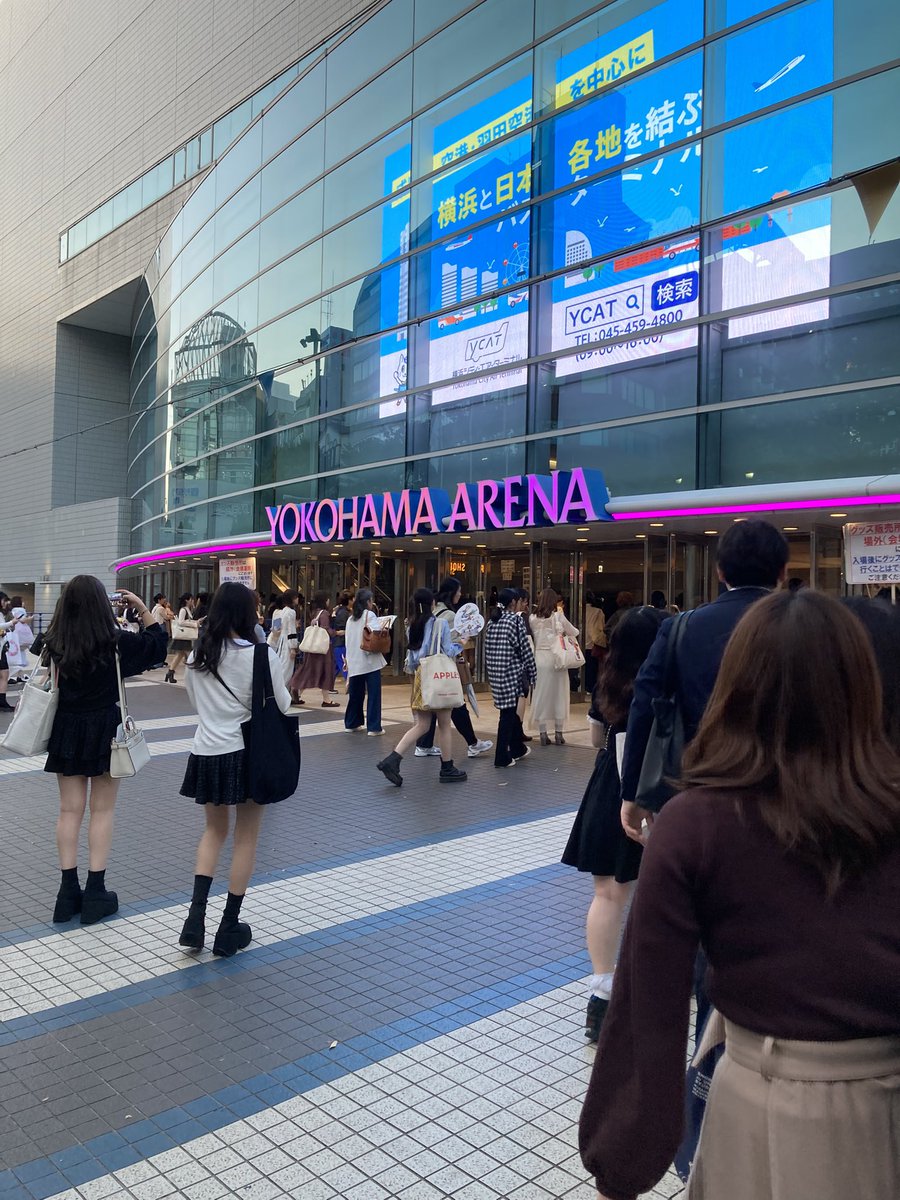 yunasuke15's tweet photo. 土曜日は横アリでJUMP
今日はKアリーナで葛葉さん
どっちも赤くて助かる⸜❤️⸝
葛葉のライブが思いの外楽しかった🫶
初回待遇なのか、見やすかったので今後も動画回させてもらうか
JUMPはドームツアー決まったし、冬ですな⛄️ 
#JUMPdate 
#葛葉ワンマンライブ https://t.co/teh4KvqpP1