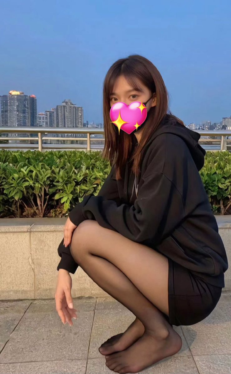 ATC_Stocks's tweet photo. 喜欢姐姐的黑丝大长腿吗
#黑丝 #美腿 #长腿 #美女 #极品 https://t.co/DmIj1UVZR3