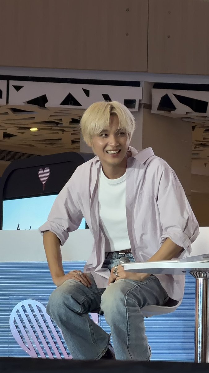 dearleehc's tweet photo. you're the prettiest thing i've ever seen haechanah🥺 https://t.co/jcF1BczF4W