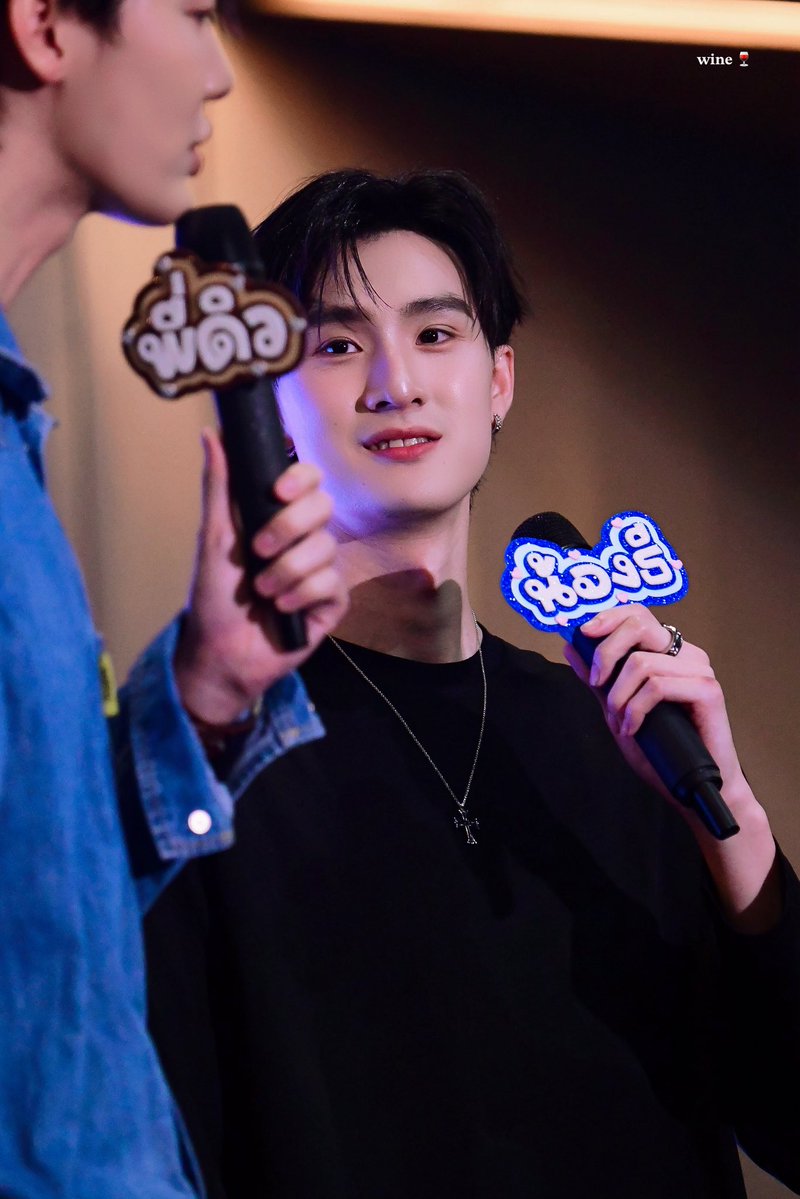 aperol_wine's tweet photo. ` 261012  🐶🐰🍷

ตานั่นจะไปรู้อะไรๆ

DEWTEE FANSIGN FANIVAL
#GMMTVFANIVAL2026HappyFamilyxDT

@dew_jsu #dew_jsu
@vitheepanich #tee_vtp https://t.co/gXCRRhRIeH