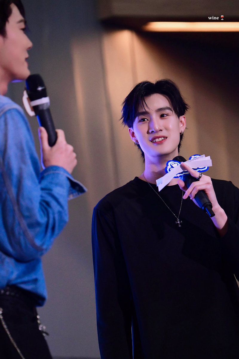 aperol_wine's tweet photo. ` 261012  🐶🐰🍷

ตานั่นจะไปรู้อะไรๆ

DEWTEE FANSIGN FANIVAL
#GMMTVFANIVAL2026HappyFamilyxDT

@dew_jsu #dew_jsu
@vitheepanich #tee_vtp https://t.co/gXCRRhRIeH