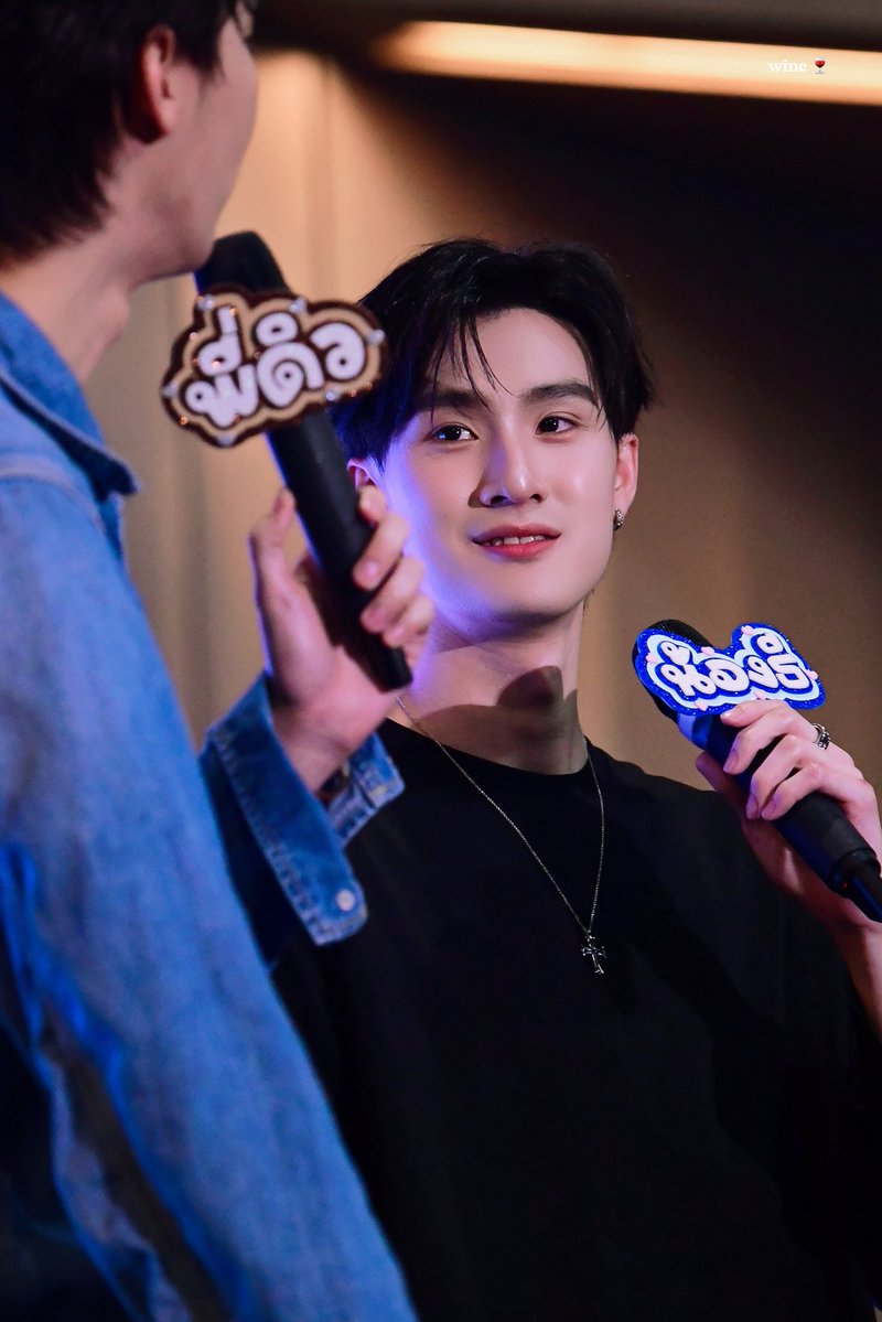 aperol_wine's tweet photo. ` 261012  🐶🐰🍷

ตานั่นจะไปรู้อะไรๆ

DEWTEE FANSIGN FANIVAL
#GMMTVFANIVAL2026HappyFamilyxDT

@dew_jsu #dew_jsu
@vitheepanich #tee_vtp https://t.co/gXCRRhRIeH