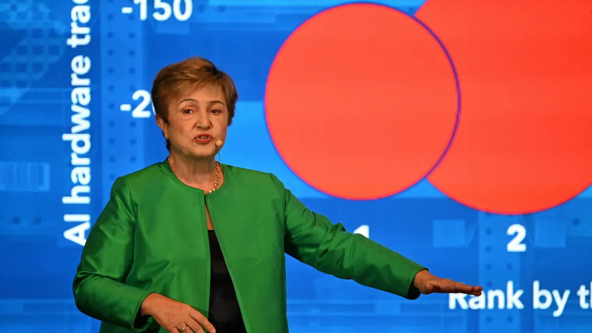 dalesmm's tweet photo. El FMI sí cambió: ahora pide cuatro veces más ajuste que hace una década. 

Hoy arrancaron las #AnnualMeetings en Bangkok. 

En su discurso previo, @KGeorgieva pidió "consolidación fiscal", flexibilización laboral y desregulación.

https://t.co/bebZwEDGsf https://t.co/FuOxJLIK5B
