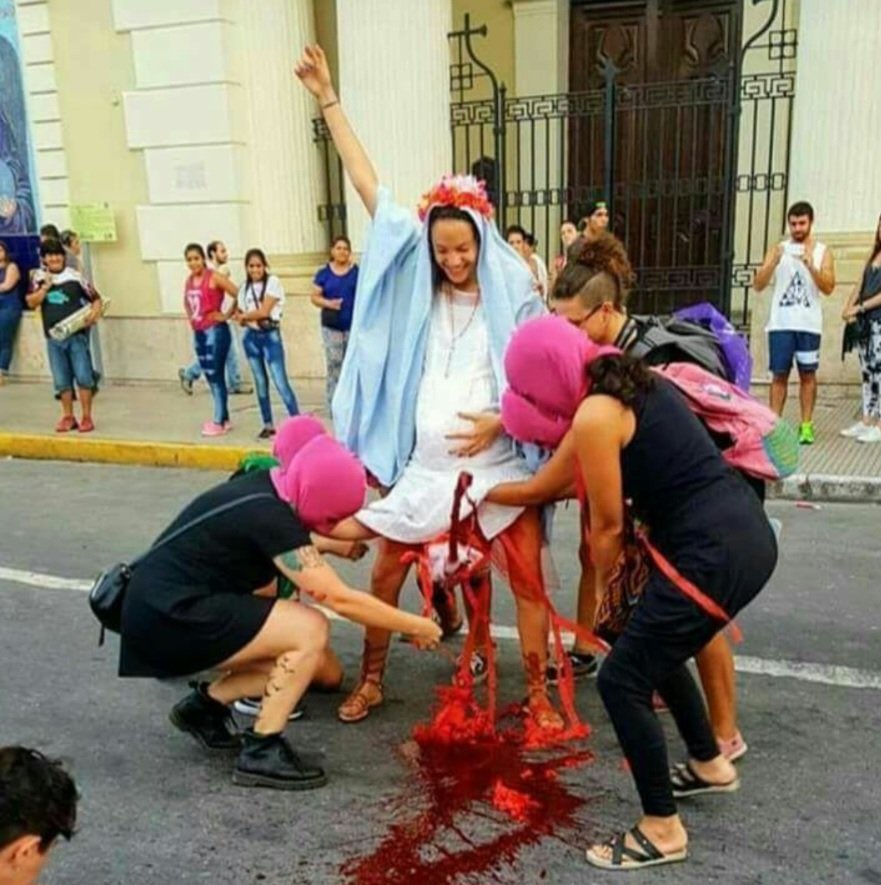 rhaisa_paz's tweet photo. A cada videozinho de merda a gente mostra quem vocês realmente são 😉 https://t.co/GFaV1IeAy3