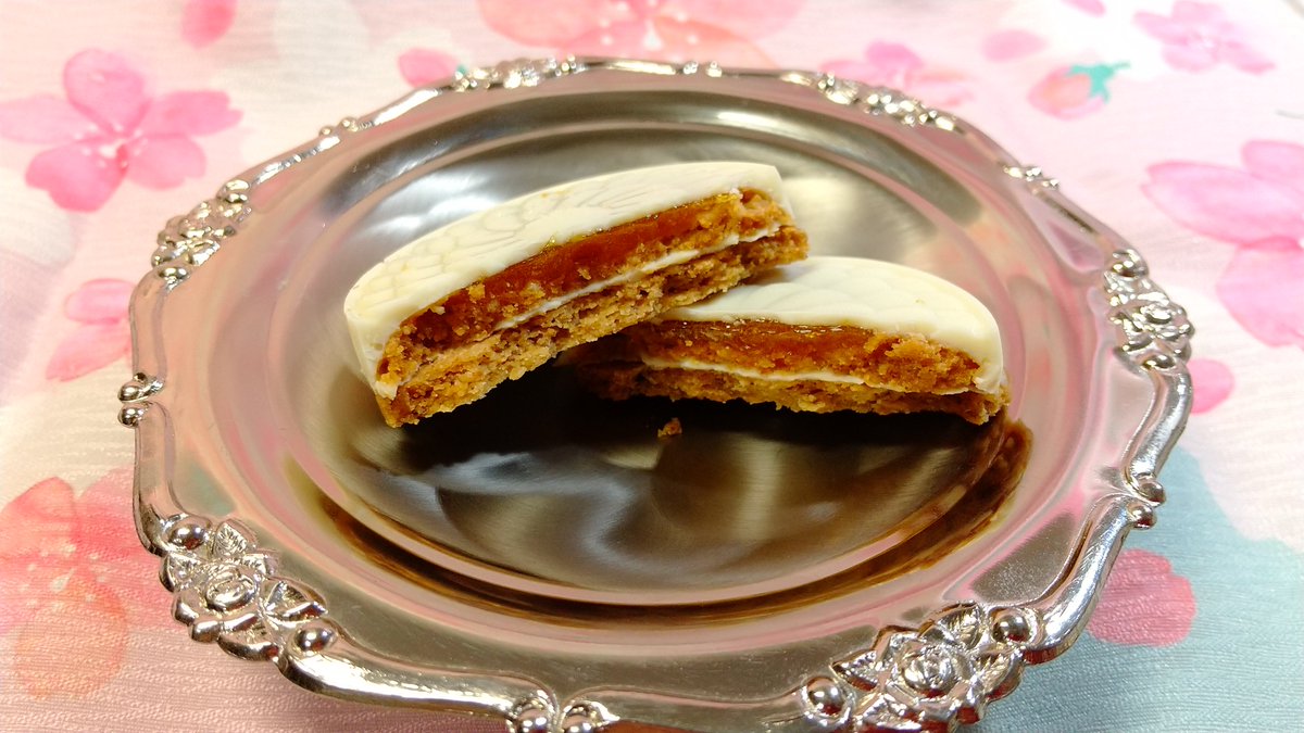 bal_a_versaille's tweet photo. セドリックグロレ@チョコで買ったビスキュイ🍪
100%レモンピューレ、100%パッションフルーツピューレ、ヘーゼルナッツペースト味があり、どれも美味しい😍
背中カチカチ山だった日に買ったので、一部溶けて(ホワイトの中央)しまいました🥲でも、美味しいから問題ない🤗 https://t.co/J6JNP2n1Zo