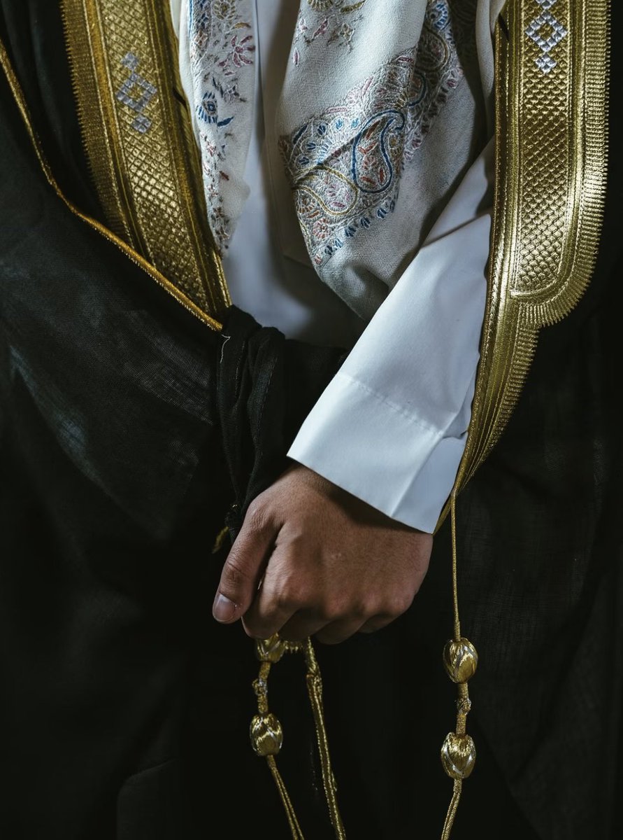 dylerxo's tweet photo. ومحمد إلي شاع ذكره بالأقطار
الحال شاهد والمواقف جلية
خلى بلاد الخير محط الأنظار
وصارت حديث الساعة العالمية
ويوم الدول تسقط وتغرق وتنهار 
عشنا بأمان وخير صبح وعشية
أنتم أهل العوجاء طويلين الأعمار
الرأس طايل والبلاد محمية 🫡🇸🇦 https://t.co/KwSVwy0gsG