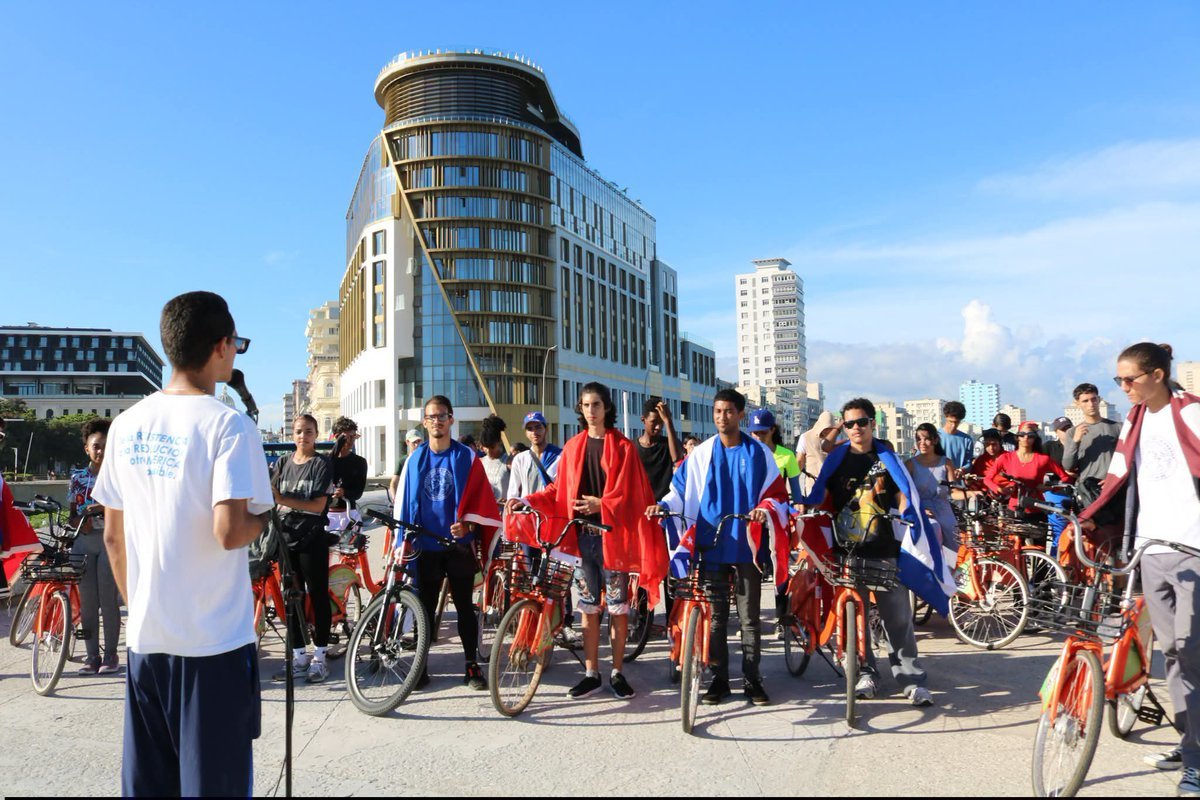 YuniorPerezPj's tweet photo. 🚴♀️🇨🇺| En homenaje al 158 aniversario del inicio de las gestas independentistas en Cuba, cerca de un centenar de estudiantes de la UH protagonizaron la Bicicletada Universitaria Pedaleando × Cuba en una jornada de compromiso, participación y amor por la nación.
#UJCdeCuba #FeuUH https://t.co/02RrcpNumE