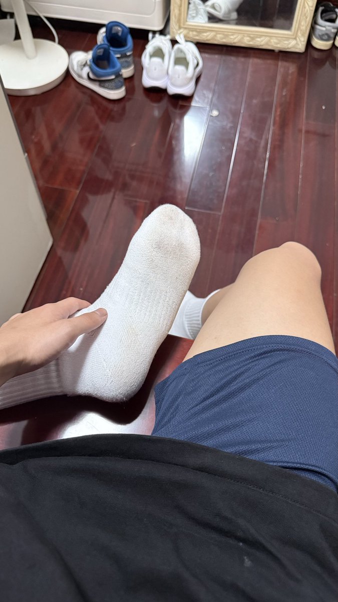Hankose5la's tweet photo. 袜子脏脏的。。 #男高 #小狗 #side https://t.co/DkN4m5czXt