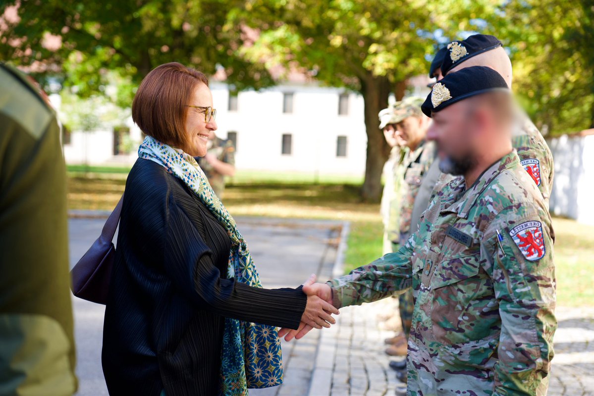 Yuriko_Backes's tweet photo. First day of my visit to the EU Military Assistance Mission Ukraine 🇺🇦 @stc_eumam_ua

In Feldkirchen 🇩🇪, 3 Combat Paramedics of the 🇱🇺 Armed Forces help train Ukrainian Armed Forces during 7 weeks to perform medical duties while assuming leadership responsibilities at unit level. https://t.co/IvBmynesPF