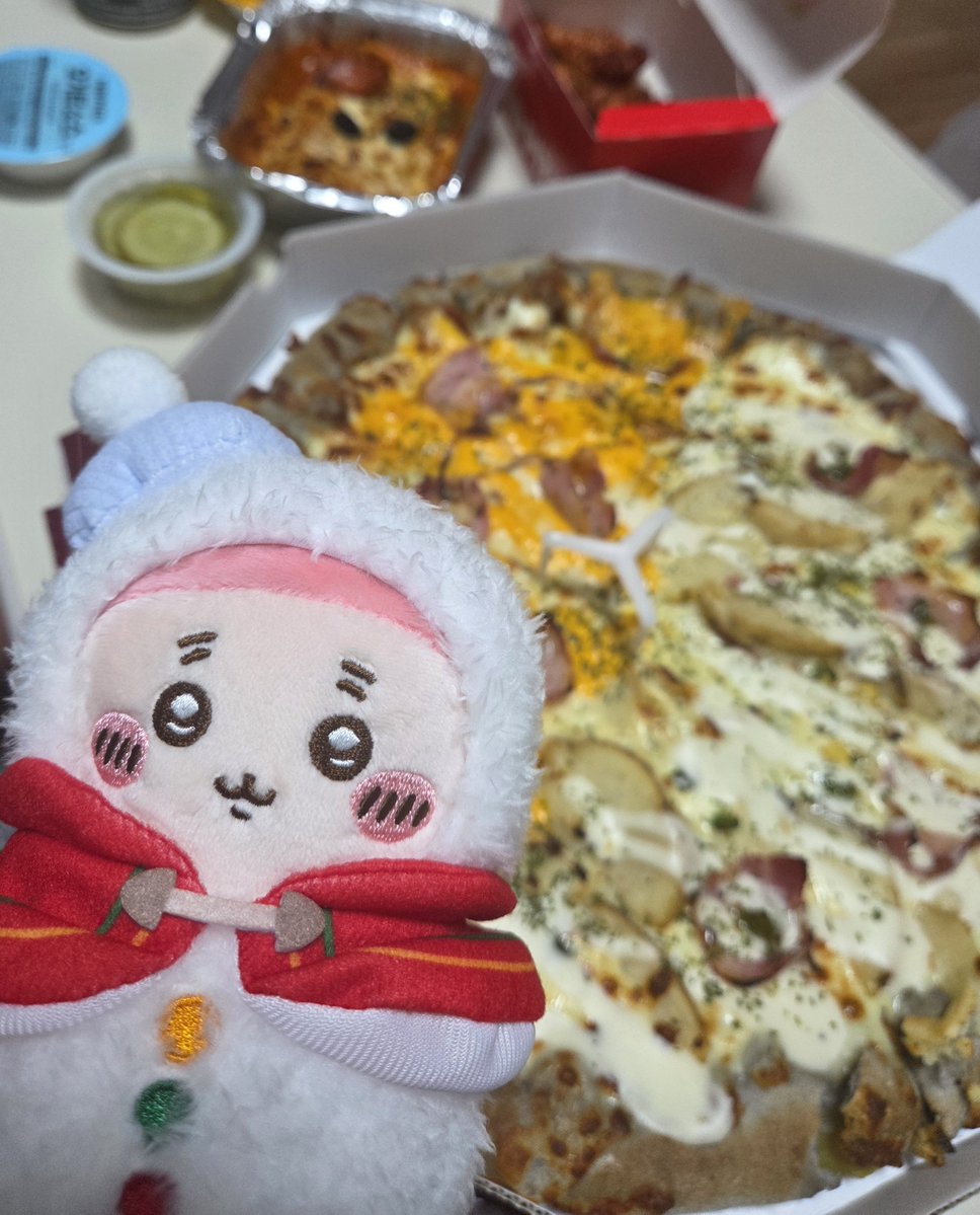 evd_sun's tweet photo. 눈카니랑 핏짜🍕 https://t.co/tb6jp0FDf4