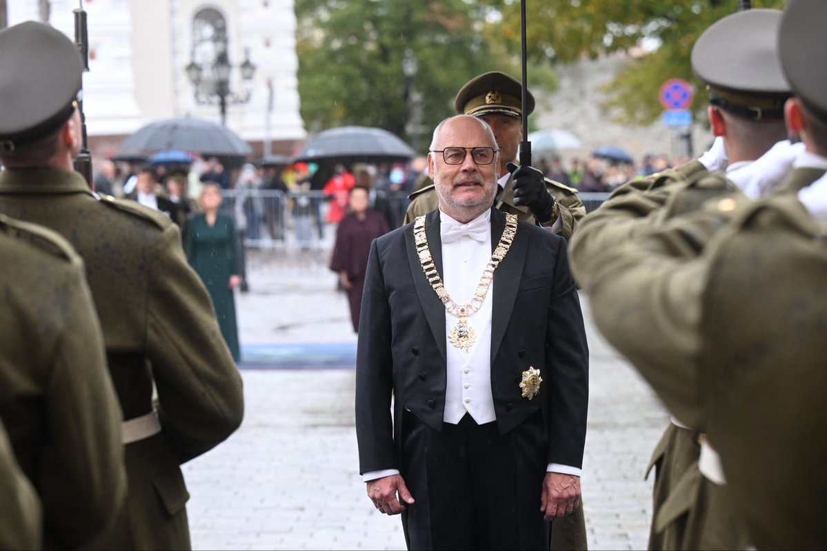 AlarKaris's tweet photo. I leave office with deep faith in Estonians’ resilience. Our ability to overcome hardship &amp; crisis is our strength and guarantee of survival.
President Madis, stay curious, ask the right questions, take time to reflect &amp; above all, stay true to yourself. Strength and wisdom! https://t.co/c1BARZJmb6