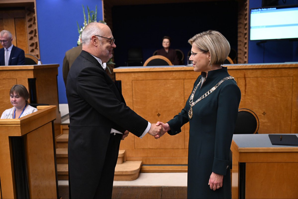 AlarKaris's tweet photo. I leave office with deep faith in Estonians’ resilience. Our ability to overcome hardship &amp; crisis is our strength and guarantee of survival.
President Madis, stay curious, ask the right questions, take time to reflect &amp; above all, stay true to yourself. Strength and wisdom! https://t.co/c1BARZJmb6