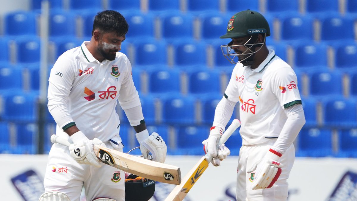 Cricket_World's tweet photo. 🏏 BANGLADESH TAKE CONTROL ON DAY 4! 🇧🇩

Litton Das smashed a brilliant century as Bangladesh declared on 372/7, setting Afghanistan a massive 479-run target!

Afghanistan closed on 132/3, needing another 347 runs on the final day.

🔥 Can Afghanistan pull off a historic chase, or will Bangladesh seal victory?

https://t.co/EeZt6iqO58

#AFGvBAN #Cricket #TestCricket #Bangladesh #Afghanistan