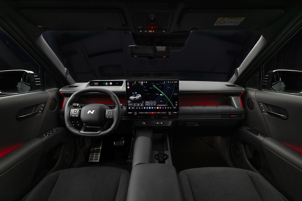 KoreanCarBlog's tweet photo. #hyundai unveiled the all-new #TucsonNLine at the #parismotorshow . Read the full details at https://t.co/G7jfksZEAB #hyundaitucson https://t.co/5tmrKm3r0k