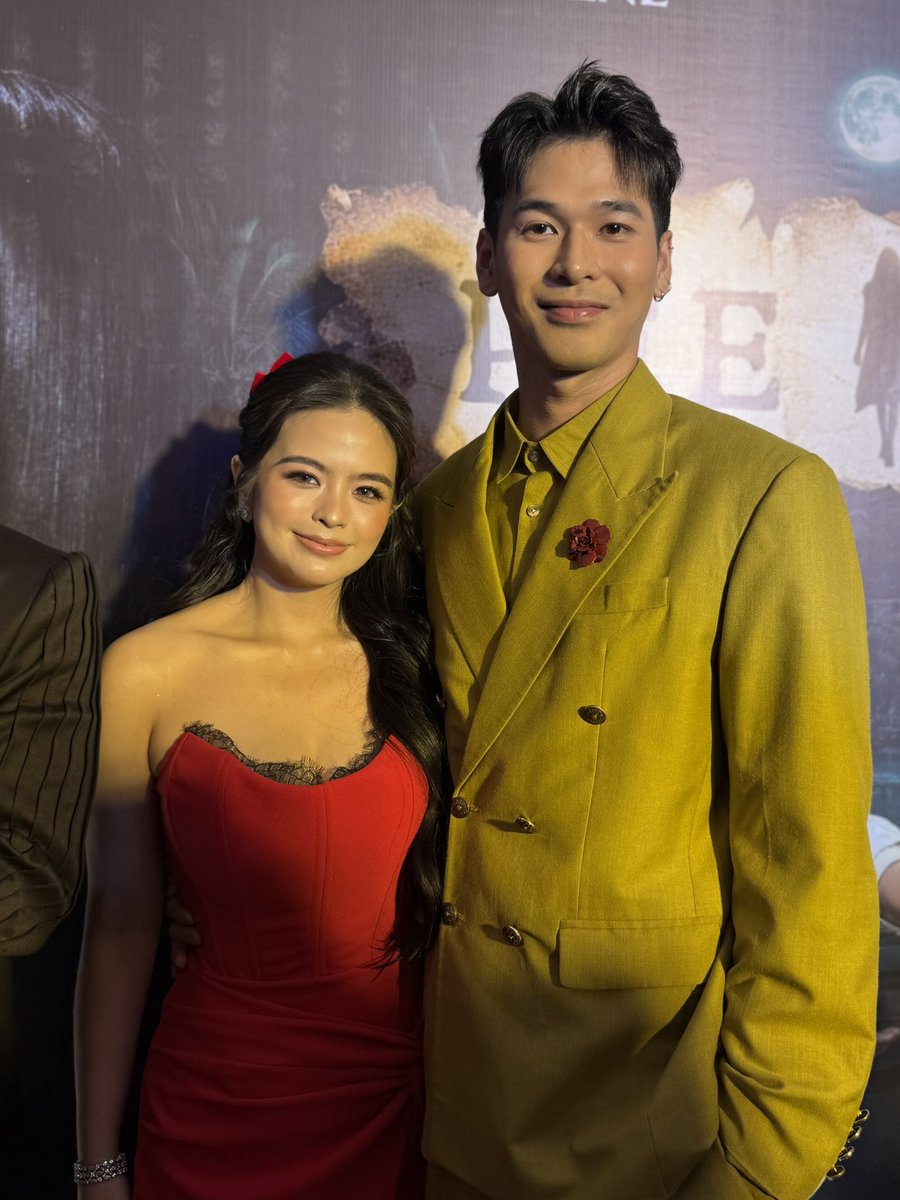 StudioVivaPH's tweet photo. Pee-Nang and Mak at PEE MAK Ree Carpet Premiere Night at Eastwood Cinema 6.

𝗣𝗘𝗘 𝗠𝗔𝗞 starring #WilBea, Bea Binene &amp; Wilbert Ross

Directed by Victor Villanueva, DGPI

𝗢𝗖𝗧𝗢𝗕𝗘𝗥 𝟭𝟰 in cinemas nationwide! 🎬

#PeeMakPH #PeeMakAngPagdiriwang https://t.co/K3QbwSTThc