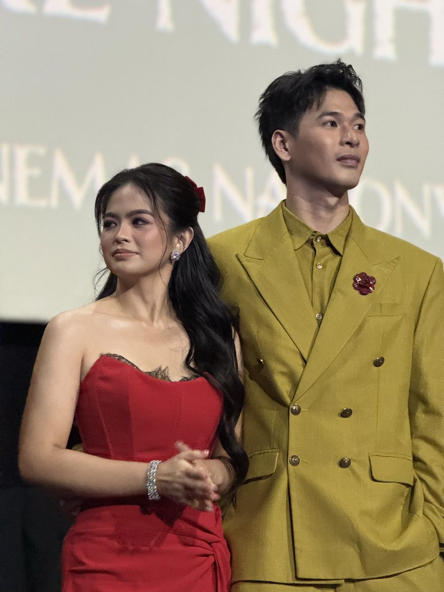 StudioVivaPH's tweet photo. Pee-Nang and Mak at PEE MAK Ree Carpet Premiere Night at Eastwood Cinema 6.

𝗣𝗘𝗘 𝗠𝗔𝗞 starring #WilBea, Bea Binene &amp; Wilbert Ross

Directed by Victor Villanueva, DGPI

𝗢𝗖𝗧𝗢𝗕𝗘𝗥 𝟭𝟰 in cinemas nationwide! 🎬

#PeeMakPH #PeeMakAngPagdiriwang https://t.co/K3QbwSTThc