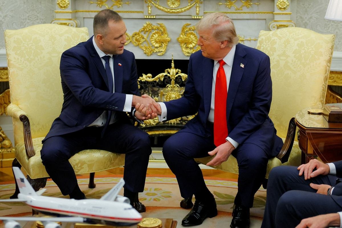 TARAS_1971's tweet photo. @szefernaker Niech Karolek spyta bestfrienda skąd wziąć tanie paliwko. Nie ma za co. https://t.co/nAb3JuikiX