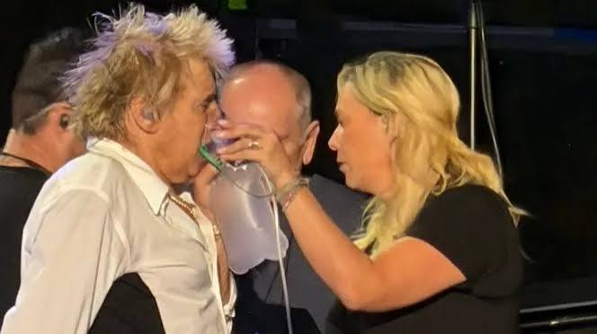 GeneralJoeM17's tweet photo. Do you wonder why you see performers in their late 70's, 80's and yes, even 90's , Englebert Humperdinck, Frankie Vallie some are in wheelchairs [Mike Love ] some needing oxygen mid performance [Rod Stewart] etc and you're wondering why the hell are they out on tour instead of retired?